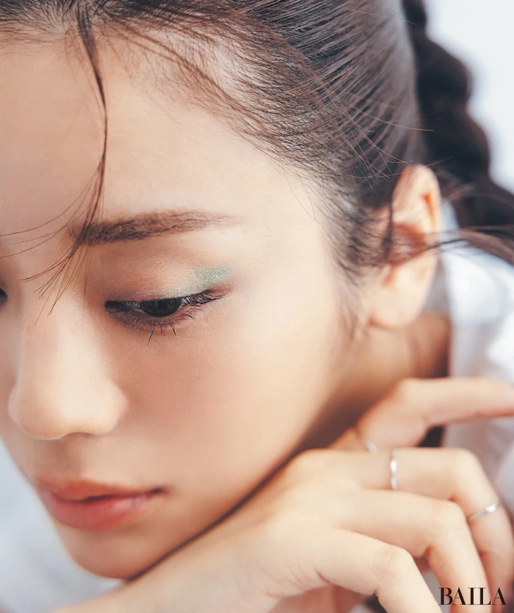 白ロゴTの日のメイク　アイメイク　アイシャドウ