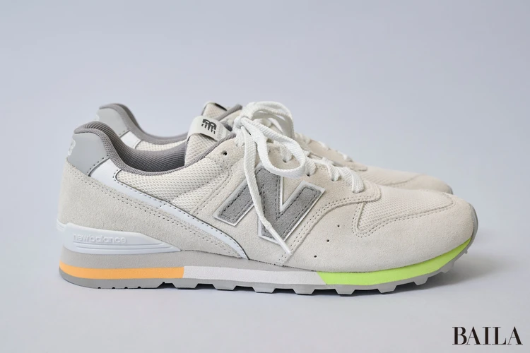 ニューバランスのスニーカー 歩きやすい WL996