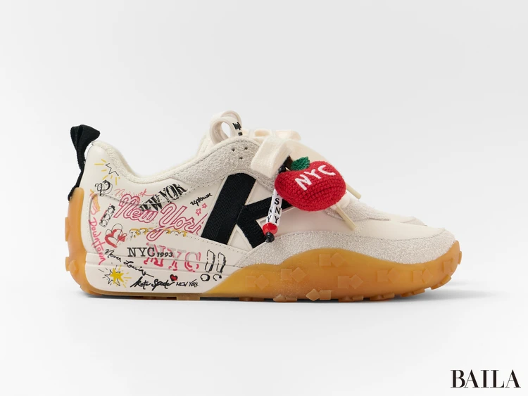 ケイトスペードのスニーカー　ケイアズインケイトランナー　チャーム