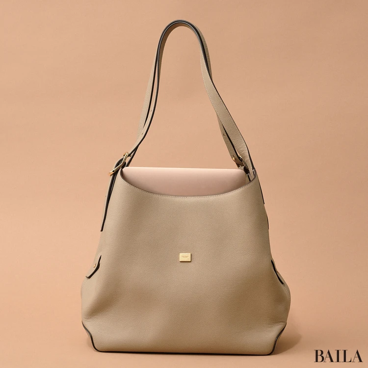 ケイト・スペード ニューヨーク　デコ ラージ ショルダー バッグ　13インチのPCを入れた様子