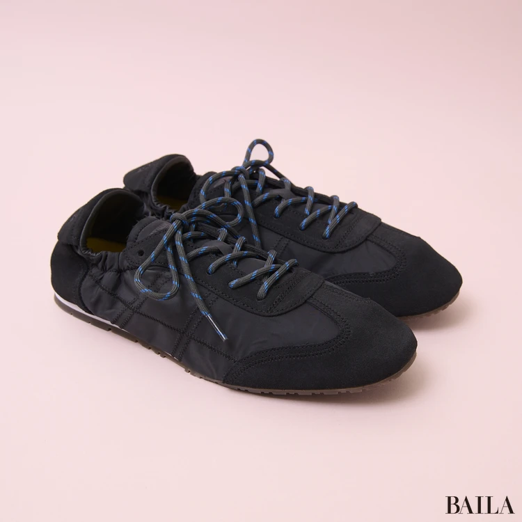 休日にはきたいオニツカタイガーのスニーカー　PLABALA