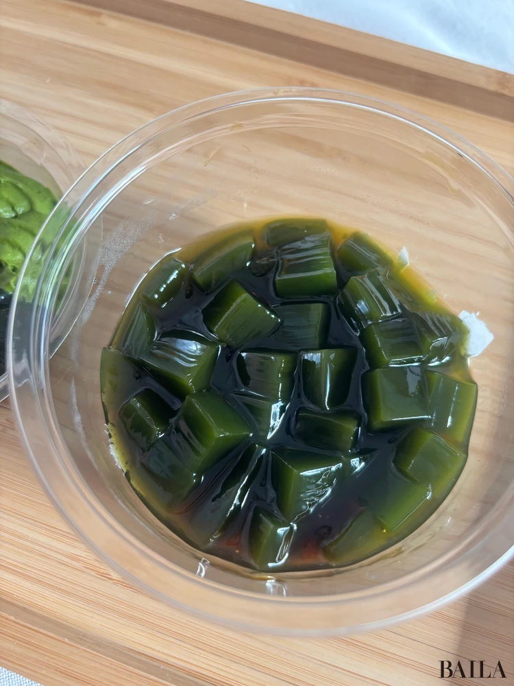 セブンイレブン 新商品 宇治抹茶あんみつ　黒蜜　抹茶寒天ゼリー