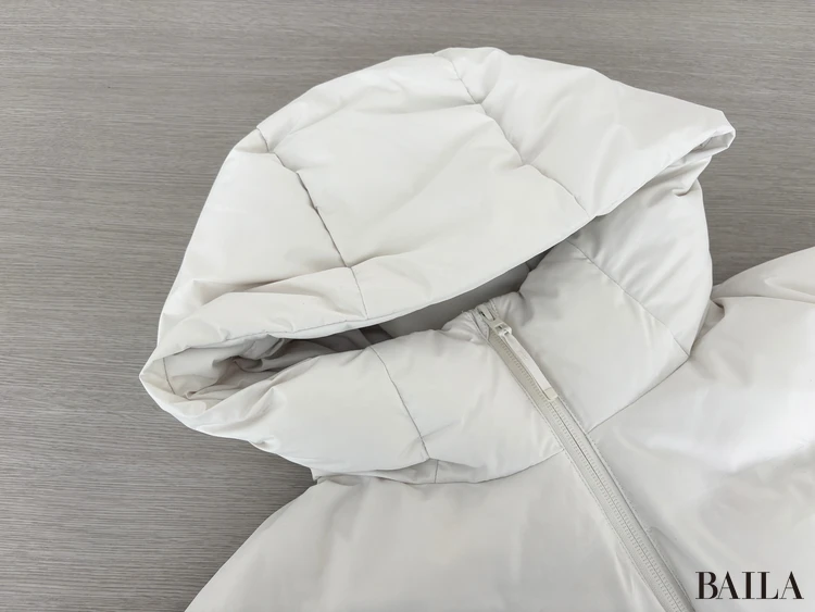 身長162cm ユニクロ ニット 正面 「シームレスダウンパーカ」¥14900 オフホワイト Mサイズ フーディ