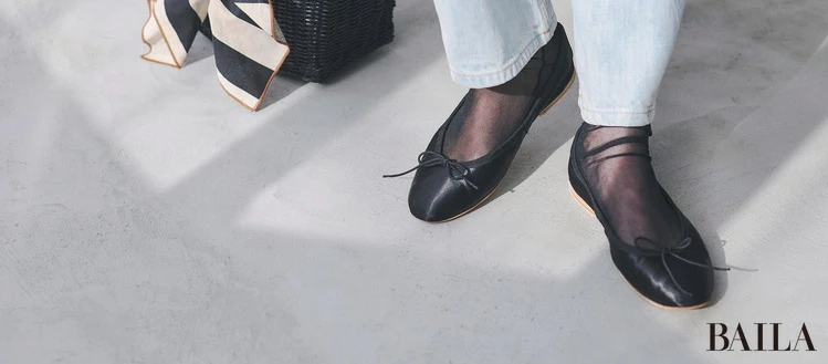 靴¥38500/マルティニーク ルミネ横浜(ポルセリ × マルティニーク) 靴下¥1430/タビオ