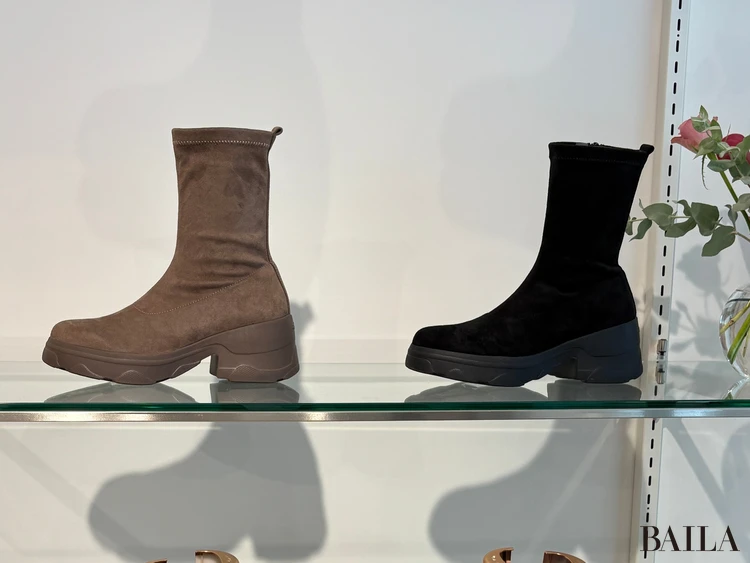 ダイアナのミドルブーツ横から