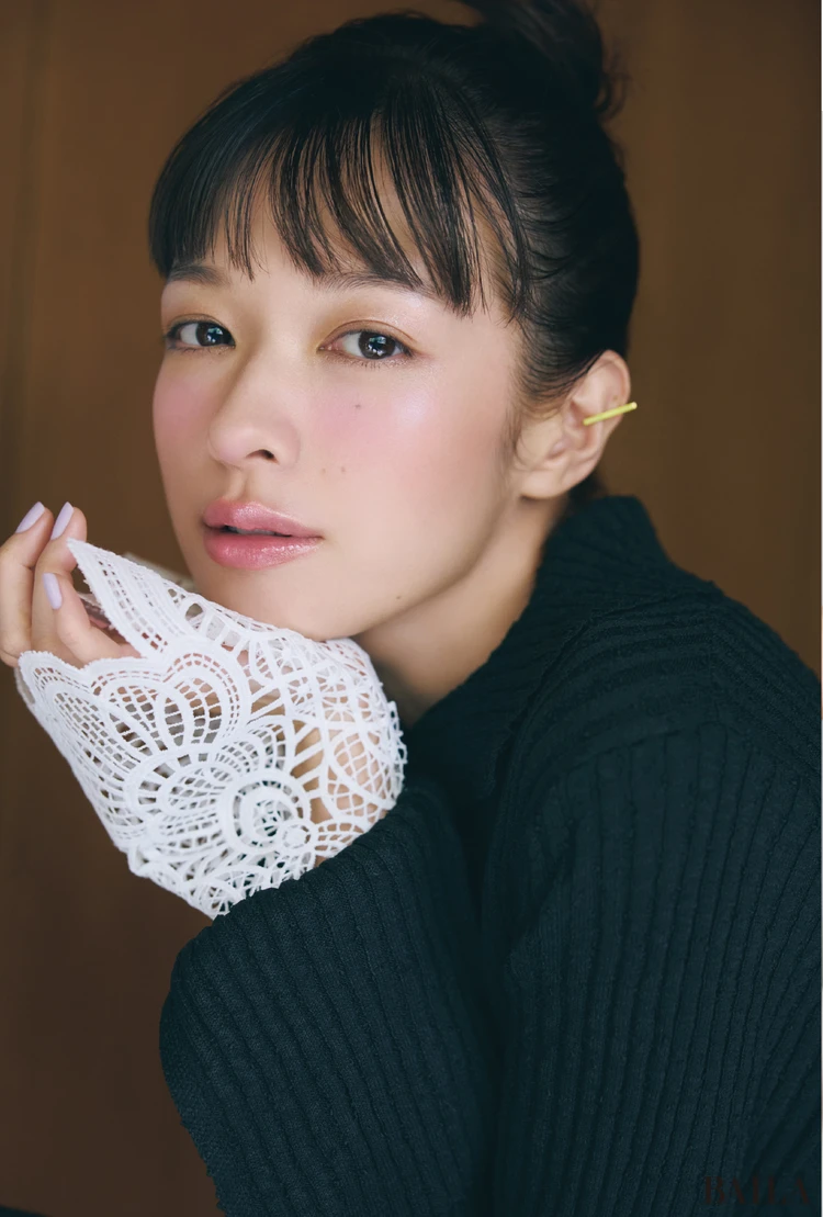 センスいい！って思われたい　女子会×青み&コーラルチークでリフトアップ