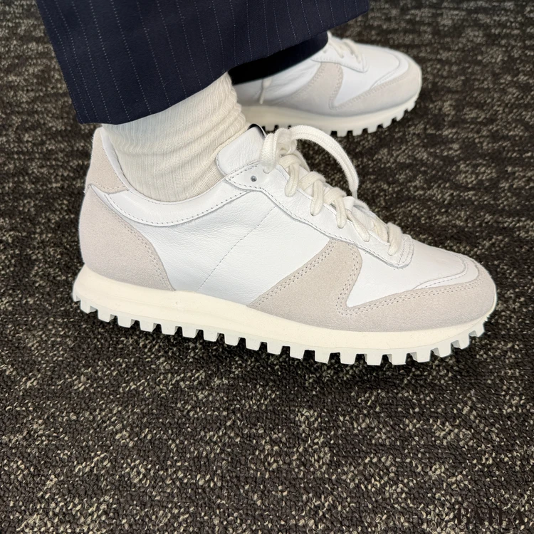 NOVESTA MARATHON LEATHER TRAIL ALL WHITE 履いた様子