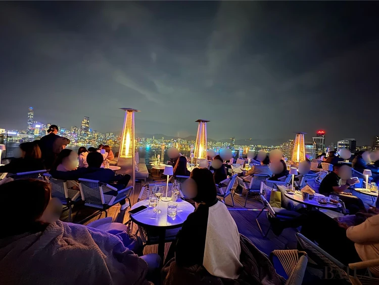 香港 夜景 銅鑼湾 コーズウェイベイ ルーフトップバー SKYE Roofbar