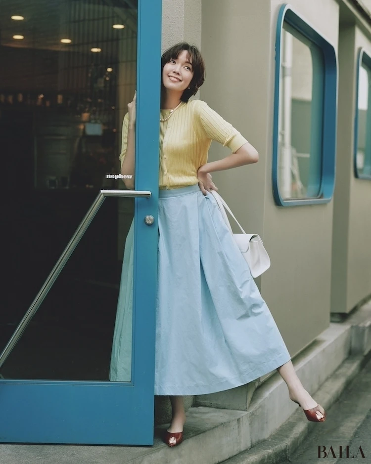 着映えているのに品もある。器の広いブルーにときめいて