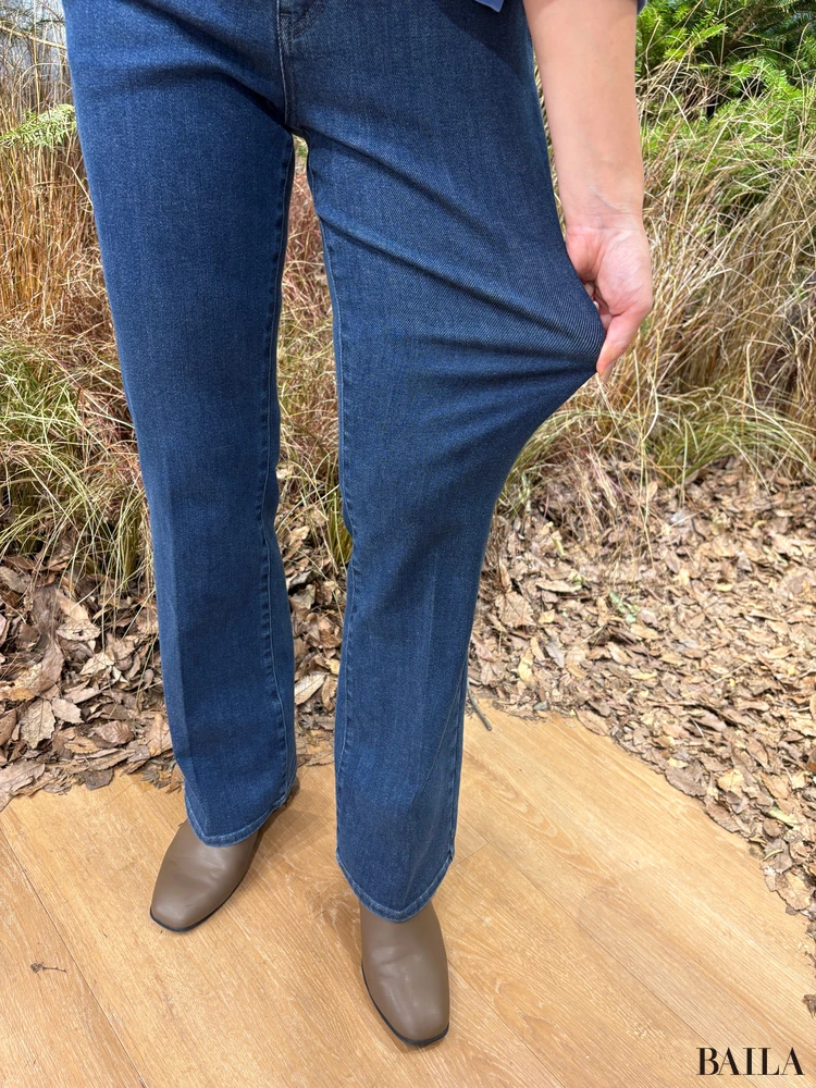 「スリムフレアトラウザージーンズ」