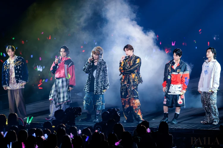 個々の衣装にも個性が光るSixTONES6人