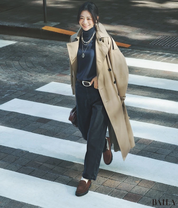 王道トレンチをベースにタートル＆ローファーでとことん品よく