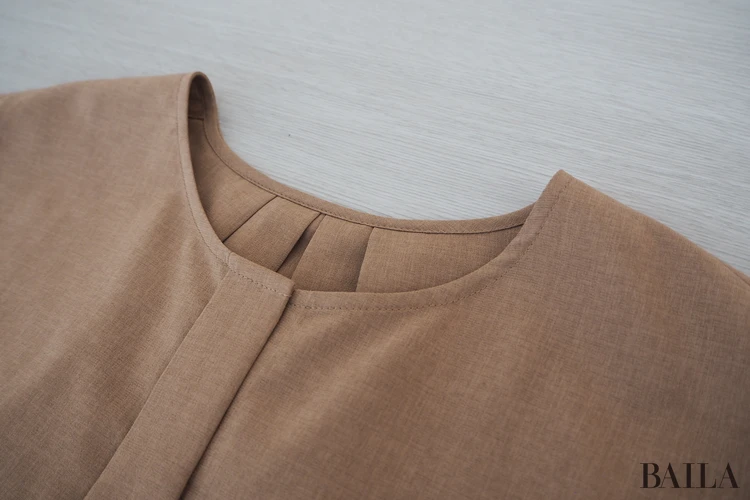 色み：キャメルのやさしさで、夏の肌にも秋の気分にもフィット