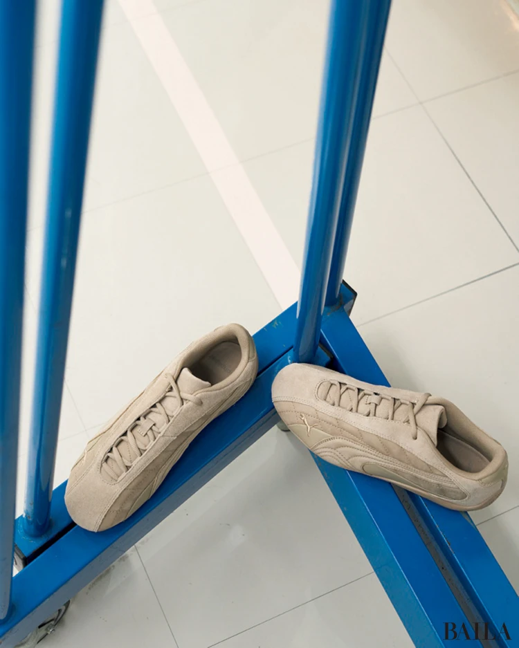 【PUMA × Graphpaper(プーマ × グラフペーパー)】潔いワントーンがむしろ個性的! 大注目のコラボスニーカー