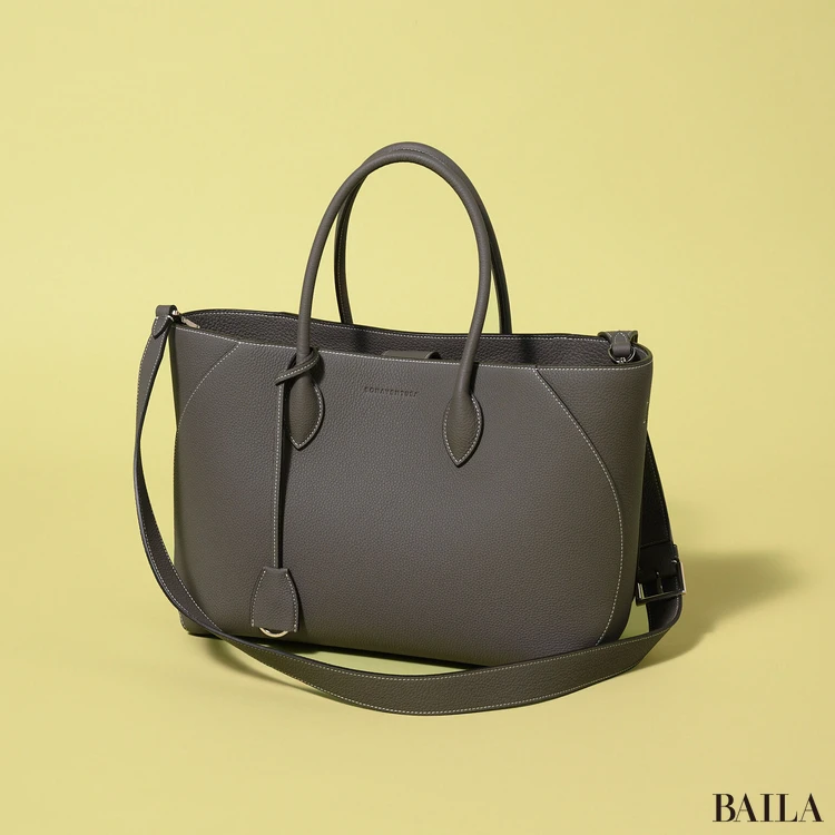 ボナベンチュラ ミア トートバッグ(35 シュリンク) ショルダーストラップをつけた状態