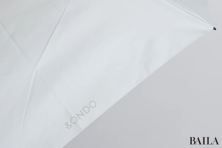 サーモスの日傘　晴雨兼用＆ドッキング収納だから、持ち運びに便利