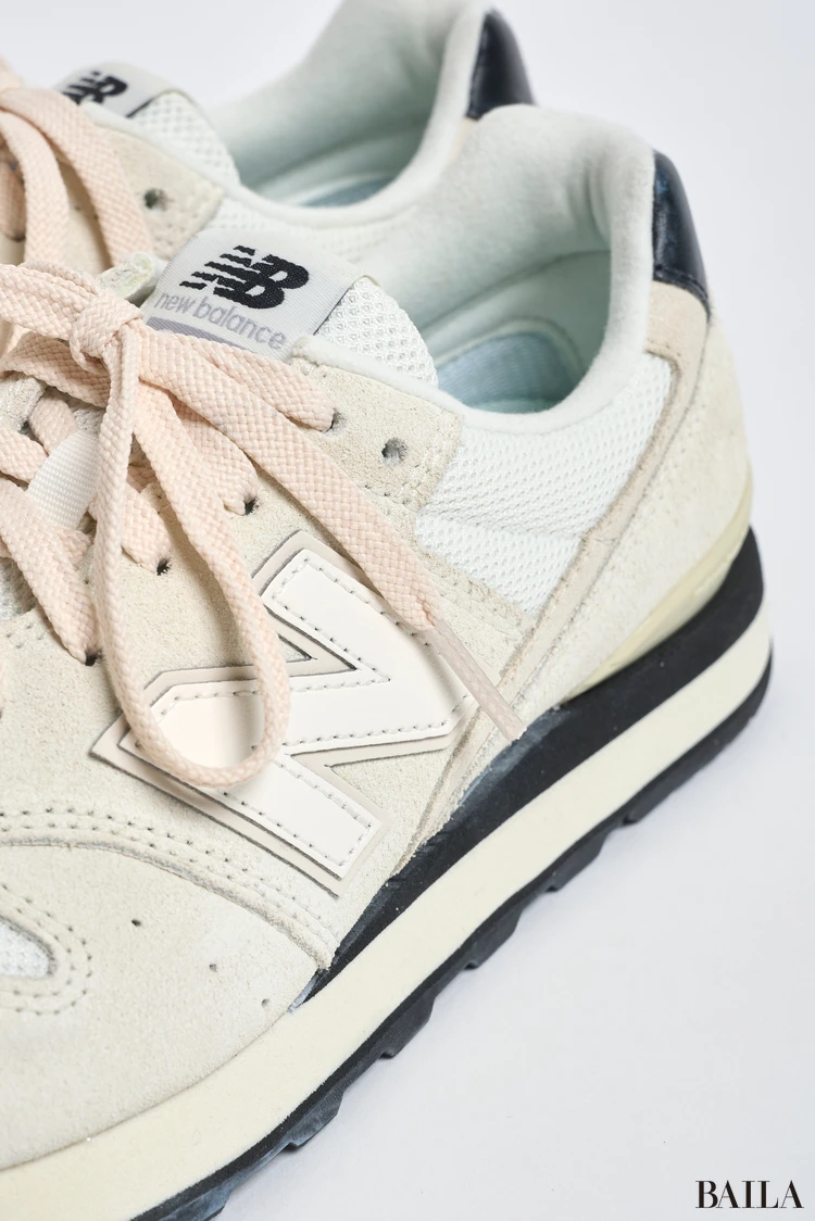 ニューバランスのスニーカー　通勤コーデ　WL996T
