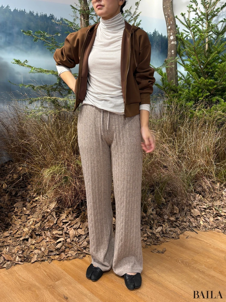 「ウォッシャブルニットケーブルパンツ」