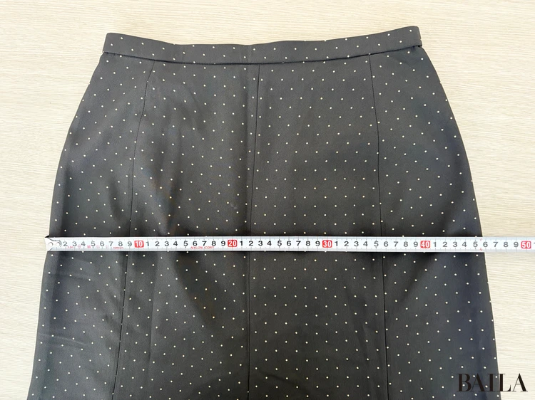 ヒップ(ウエストから20cm下位置の幅):約46cm