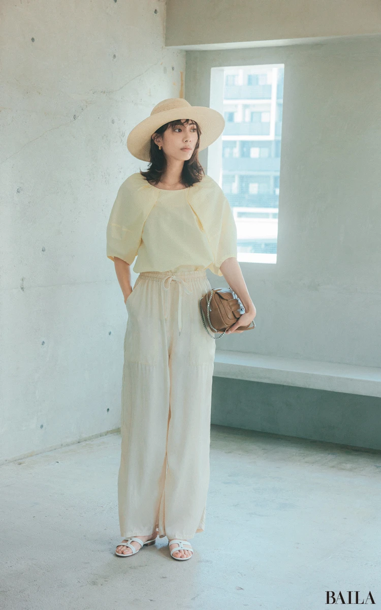 【EGG YELLOW×LIGHT BEIGE】抜け感を生むナチュラル色で品よくリラクシーなスタイルに