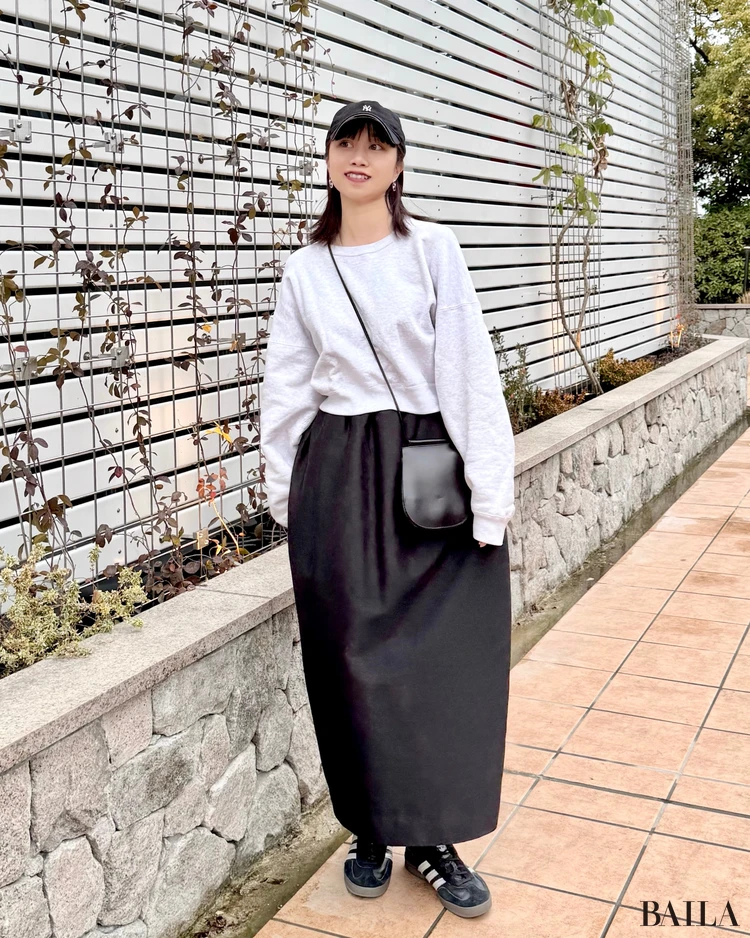 【最新】レディーススニーカーコーデ25選！ 休日、通勤どのシーンでもやっぱり大人女子にはスニーカーが似合う。最旬おすすめスニーカーもチェック！_27