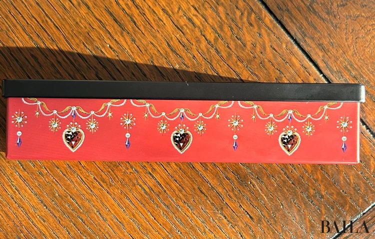 パート・ド・フリュイの缶の横から