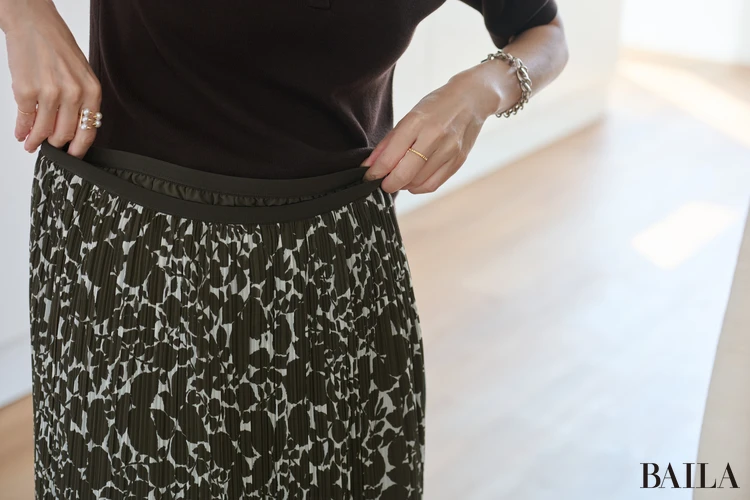 ユニクロ新作シフンプリーツスカートのウエストゴムの寄り