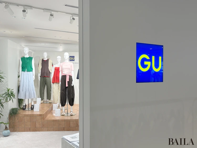 【GU（ジーユー）】2026年春夏コレクション展示会レポ！バレルレッグパンツやソフトシアーTなど、定番ヒットアイテムもさらにパワーアップして新登場！