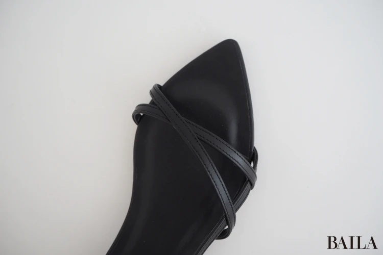 デザイン：ミニマル×美脚見え。理想的な“抜け感サンダル”！