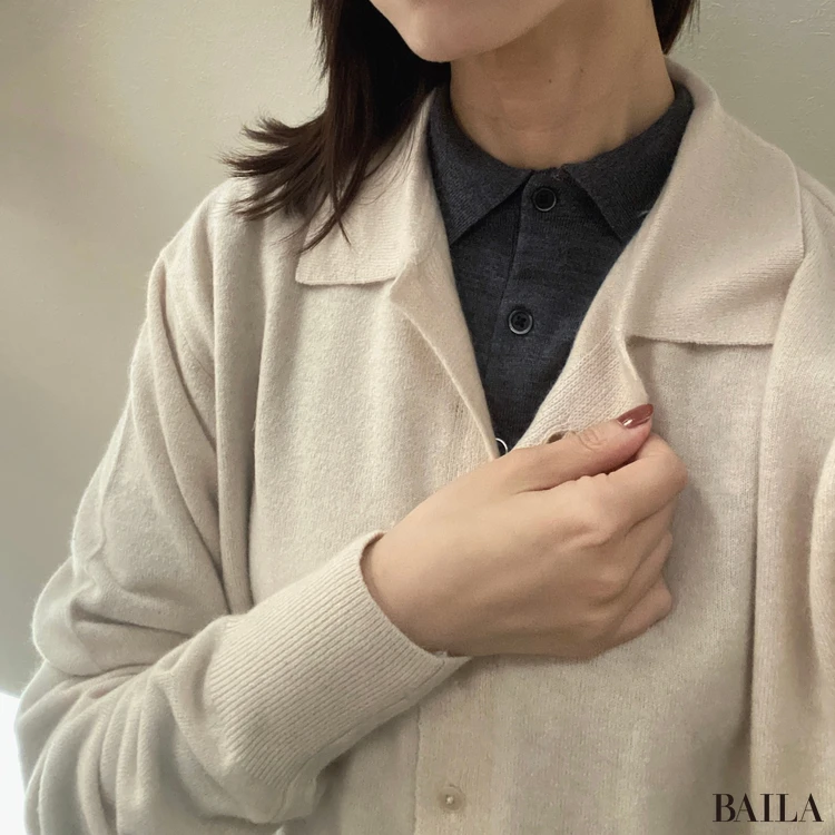 ユニクロの「メリノポロセーター」レイヤードコーデ