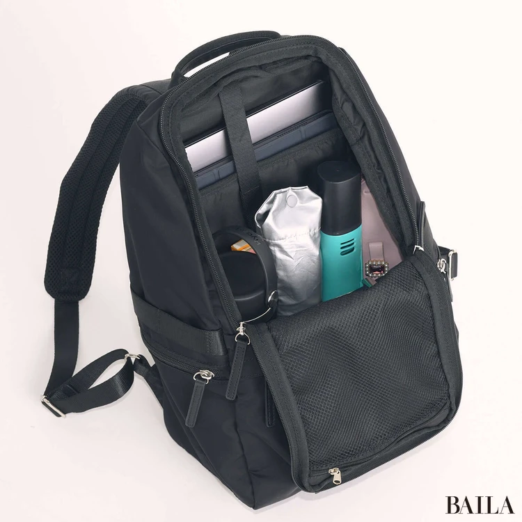 アイシービー　リュック　収納力　通勤グッズをバッグに入れた様子