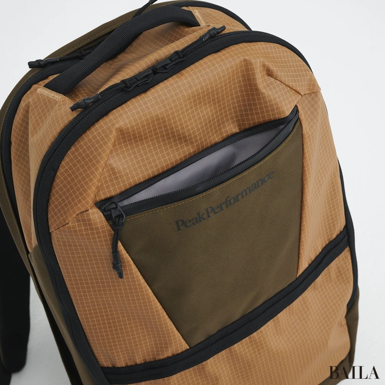 ピークパフォーマンス　リュック　フロントポケットの内側