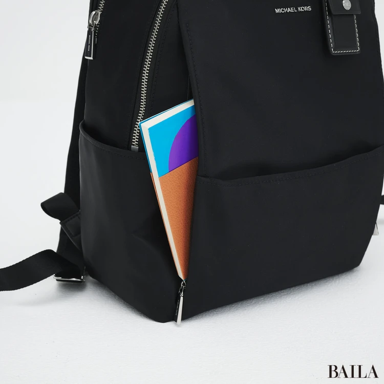 マイケル・コース　リュック　フロントポケット①