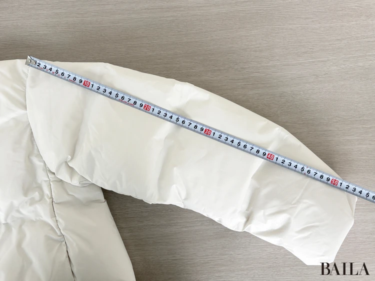 身長162cm ユニクロ ニット 正面 「シームレスダウンパーカ」¥14900 オフホワイト Mサイズ 袖(直線の長さ):約54cm