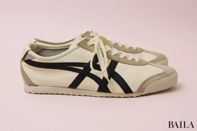 オニツカタイガーのスニーカー　歩きやすい　ベージュ