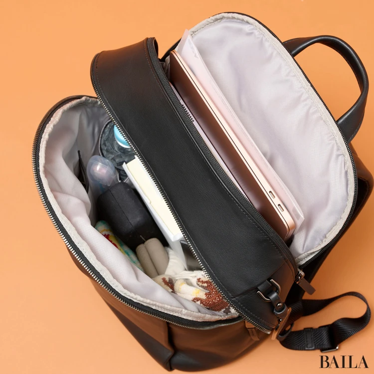 トゥミ VOYAGEUR「ホランド」バックパック 収納力 通勤グッズをバッグに入れた様子