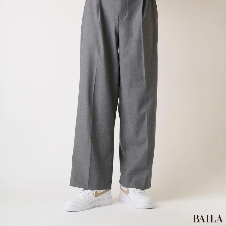 ナイキのスニーカーを試着　エアフォース1