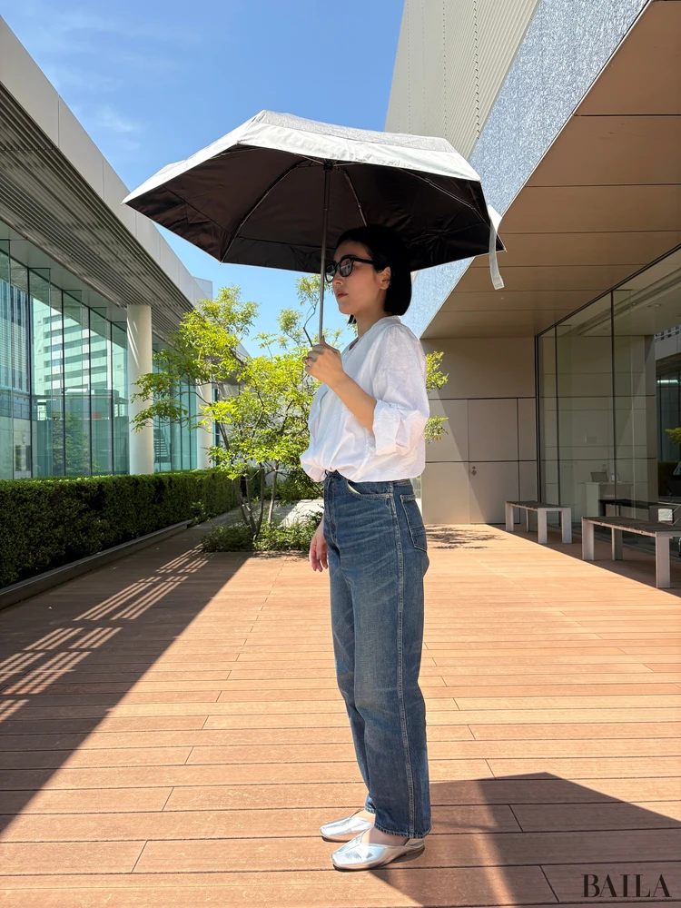 絶対焼けたくないけれど、おしゃれも妥協したくない人は「UVO ５段折りたたみ傘 無地 切り継ぎ」をゲットして！