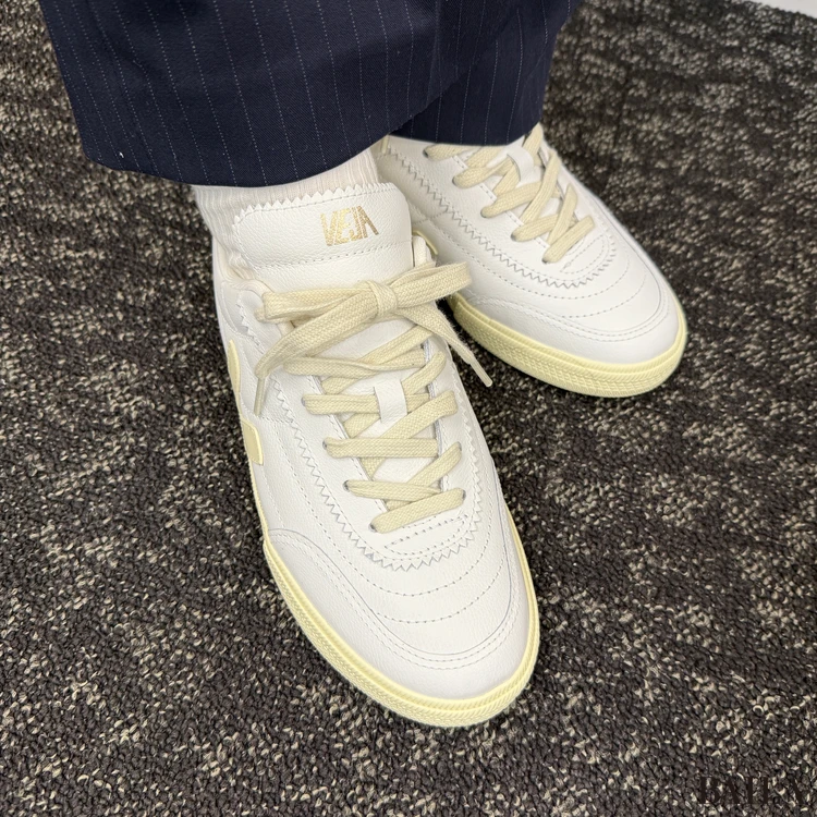 VEJA PANENKA 履いた様子