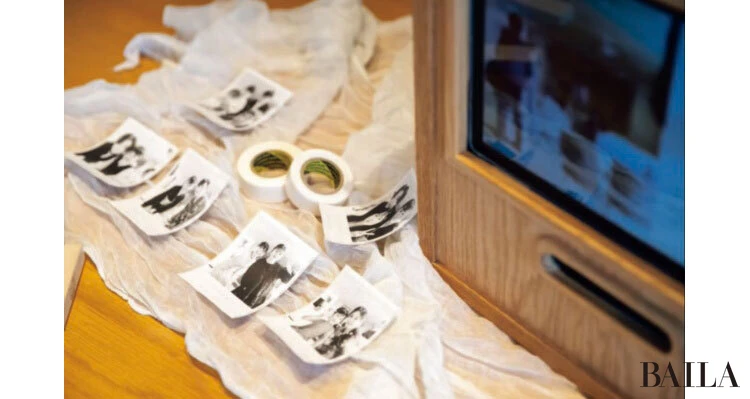 撮影したら自分たちで壁に貼ってもらい、当日は増えていくディスプレイとして。帰りには思い出としてゲストに持ち帰ってもらえる!(りいさん・27歳・会社員)