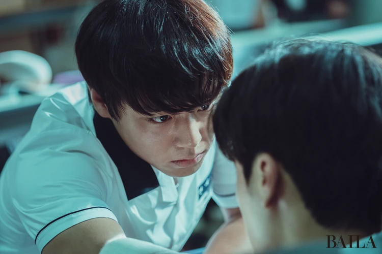 弱いヒーローClass1:相手につかみかかるシウン