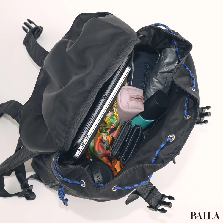 アー・ペー・セー　リュック　収納力　通勤グッズをバッグに入れた様子