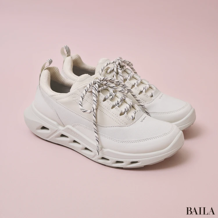 通勤ではきたいECCOのスニーカー BIOM720