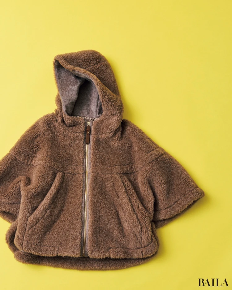 【Max Mara(マックスマーラ)】テディベア コートが軽やかに進化! 優雅なケープを本命視