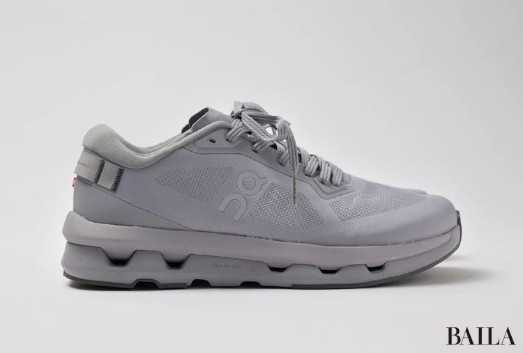 onのスニーカー クラウドゾーン 歩きやすいスニーカー
