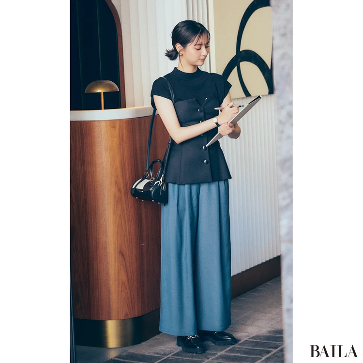 新川優愛 パンツコーデ