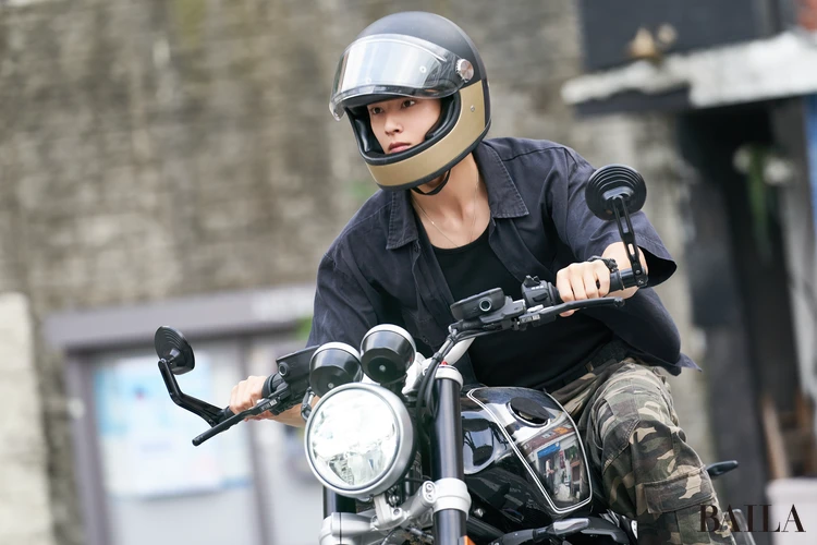 『ワンダフルワールド」:バイクを駆るソンニュル