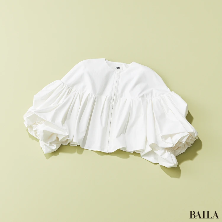 ブラウス¥31900/HER.