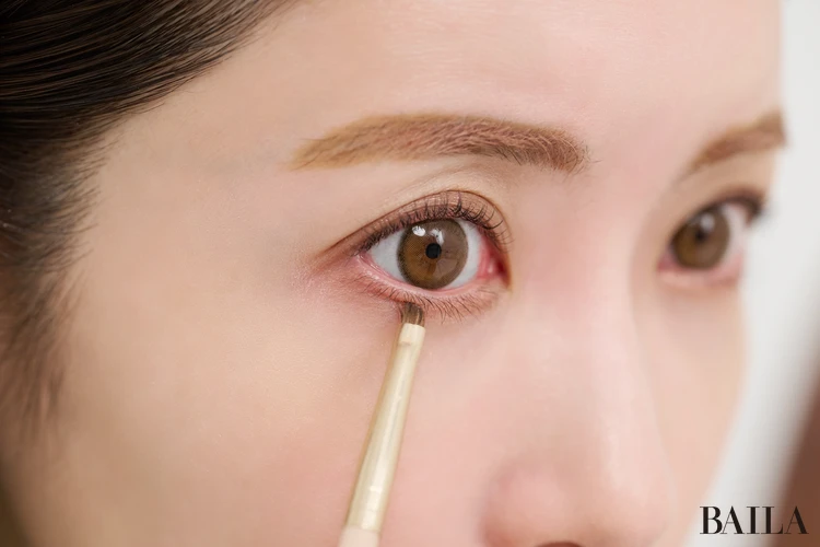 くみっきー 舟山久美子さん 時短メイク エナモル バイカラーアイズ01 アーモンドハニー