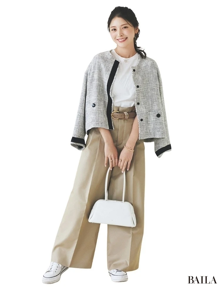 定番の白T×ワイドパンツが華やぐ軽やかツイード